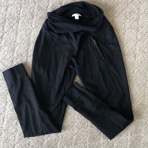 A pea in the Pod over the belly stretch pant